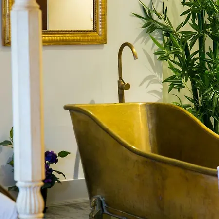 Marchesa Da Bica Luxury شقة